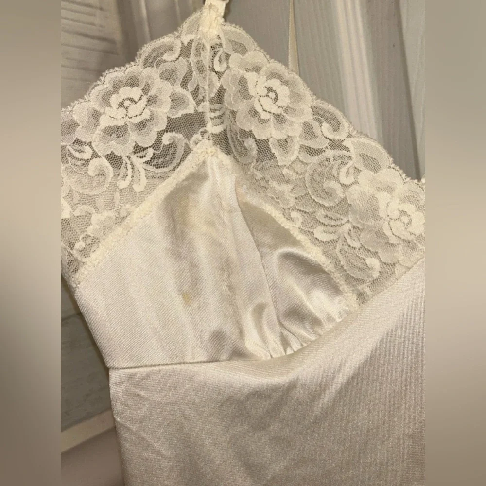 Vanity Fair VTG Women's Midi Ivory Slip Dress w Lace Trim Pink Flower Size 32/S - Picture 3 of 9